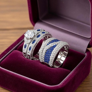 Anello da Uomo Trendy con Micro Pavé <span class=keywords><strong>di</strong></span> Zirconi Cubici, Anello Impilabile da Donna a Forma <span class=keywords><strong>di</strong></span> Fiore per <span class=keywords><strong>Matrimonio</strong></span>, Fidanzamento, Set <span class=keywords><strong>di</strong></span> Gioielli per Coppie - Product Image 1