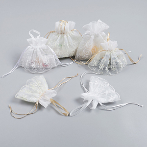 Sac cadeau en toile de jute, en <span class=keywords><strong>organza</strong></span>, en dentelle florale, blanc et noir, petit sac à bijoux, sac à <span class=keywords><strong>parfum</strong></span>, sac cadeau pour fête - Product Image 1
