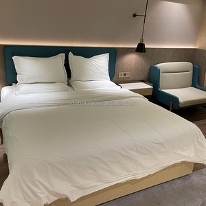 Lit d'hôtel King Size avec matelas pour hôtels 3 étoiles, cadre de lit en bois massif économique avec tête de lit capitonnée et tables de chevet - Product Image 2