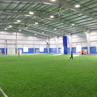 Structures en acier préfabriquées pour les couvertures sportives intérieures / Terrains de football intérieurs préfabriqués en acier, construction rapide en extérieur