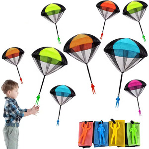 Juguetes voladores para niños, juego de buceo en el cielo al aire libre con herramienta de lanzamiento manual, paracaídas educativo colorido con figura de soldado para niños - Product Image 1