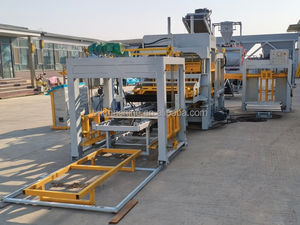 Machine automatique de fabrication de blocs creux pour petite entreprise, idée de <span class=keywords><strong>prix</strong></span> de sol en béton, machine à mouler des briques <span class=keywords><strong>Hourdi</strong></span> Qt8-15 - Product Image 3