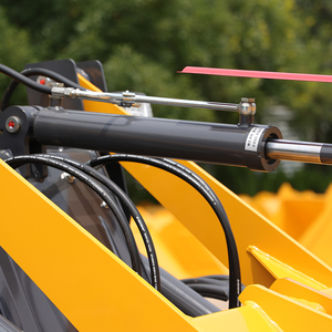 XAC 4 tonluk dizel motorlu 4x4 tekerlekli yükleyici, hidrolik sistemle donatılmış, güçlü kazma gücüne sahiptir ve sarı renktedir. - Product Image 6