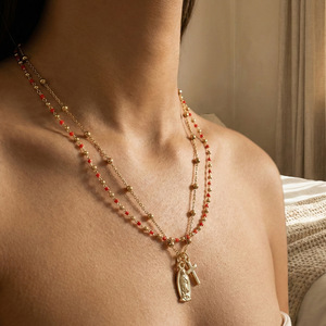 Collier double couche en perles rouges avec médaille Vierge Marie et pendentif croix, bijoux religieux superposés pour femmes - Product Image 4