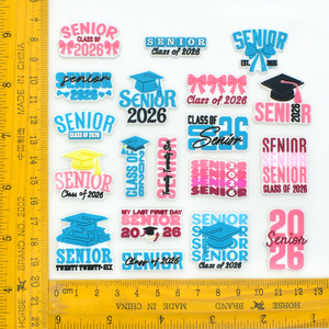 Charmes para Zapatos Coloridos de la Clase de 2026 con Diseños de Birrete de Graduación, Pines de PVC con Frases del Año de Graduación para Regalos de Graduación Escolar - Product Image 3
