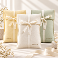 Sac à poussière en coton blanc antique personnalisé avec logo OEM ODM, grand format, pour le rangement des vêtements, avec rabat enveloppé de ruban