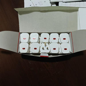 Prise électrique 10 voies Mars avec interrupteur, 220V, mise à la terre standard, en plastique, pour usage domestique - Product Image 1