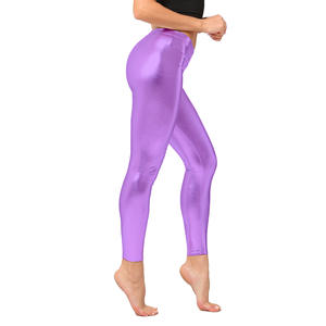 Leggings courts sexy et fins pour femme, en nylon et élasthanne, couleur bonbon, velours brillant, similicuir, avec logo personnalisé, collection Printemps 2026 - Product Image 4