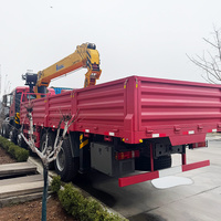 Camion-grue HOWO 8x4 de 25 tonnes avec moteur Weichai, pompe hydraulique et boîte de vitesses, flèche télescopique droite