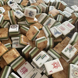 Juego <span class=keywords><strong>de</strong></span> Mahjong Verde Personalizado al por Mayor, <span class=keywords><strong>de</strong></span> Lujo, <span class=keywords><strong>de</strong></span> 4 Capas, Grabado, Acrílico, con 160 Fichas <span class=keywords><strong>de</strong></span> Oh My American Mahjong - Product Image 2