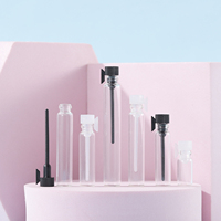 Vente en gros de mini flacons de parfum transparents simples et bon marché de 0.5ml 1ml 2ml 3ml en verre avec bouchons en plastique