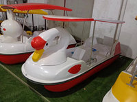 Bateaux à pédales en fibre de verre en forme de cygne pour 4 personnes, avec toboggan, vélo à pédales aquatique pour enfants
