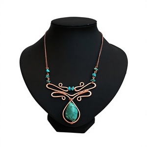 Collar de Cobre Único Hecho a Mano con Fina Artesanía para Mujeres que Buscan Accesorios de Moda con Estilo - Product Image 1