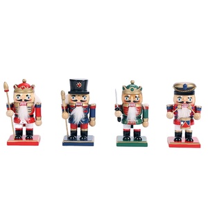 Vente en gros de nouveaux clips en bois de noyer ensemble de <span class=keywords><strong>quatre</strong></span> pièces 16cm <span class=keywords><strong>casse</strong></span>-<span class=keywords><strong>noisette</strong></span> pendentif de noël - Product Image 2