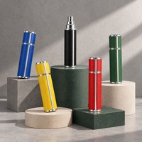 Vente en gros d'atomiseurs de parfum de 10 ml, étui en cuir PU, flacon pulvérisateur portable de voyage, récipient cosmétique rechargeable, finition argentée