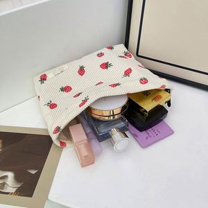 กระเป๋าเครื่องสำอาง SiY145 แบบสั่งทำพิเศษ ผ้ากำมะหยี่ลายหมี พร้อมโลโก้ - Product Image 3