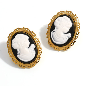 Boucles d'oreilles clous en acier inoxydable de style vintage, incrustées de résine, motifs de peinture à l'huile portant des portraits, design esthétique, 18k - Product Image 5