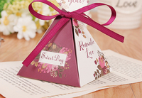 Hot Selling Schöne Rosa Dreieck Bevorzugung Candy Boxes Hochzeits boxen Geschenk box Mit Band Und Tag