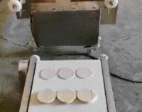 Machine à emballer les boulettes automatique Machine à fabriquer la peau à rouleaux de printemps Machine à crêpes Tortilla Chapati Roti