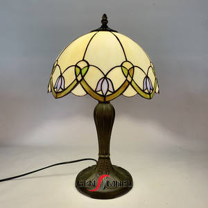Fábrica china, venta al por mayor, vidrieras personalizadas <span class=keywords><strong>Tiffany</strong></span>, lámpara de mesa decorativa Retro de estilo europeo soldada a mano, lámpara de escritorio LED - Product Image 1