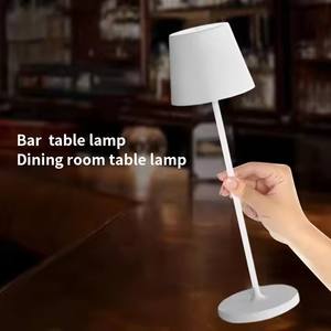 Lampe de table <span class=keywords><strong>LED</strong></span> USB rechargeable Lampe de table Restaurant moderne Lampe de <span class=keywords><strong>bar</strong></span> Lampe de bureau Base de chargement Petit aluminium - Product Image 3
