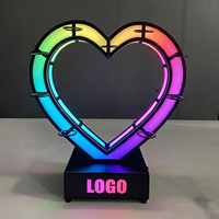 Support de verres à liqueur LED lumineux en métal, décoratif, en forme de cœur, à 18 trous, pour présentation de verres à shot
