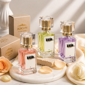 ชุดน้ำหอม Aikun 50 มล. ขวดแก้วฝาไม้ พิมพ์ลายโลโก้ กล่องสีเบจ กลิ่นติดทนนาน เหมาะสำหรับร้านขายของขวัญ ผลิตจำนวนน้อย รับผลิตกลิ่นตามสั่งอย่างรวดเร็ว - Product Image 2