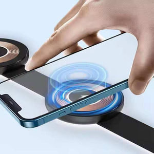 Cargador Inalámbrico Magnético 3 en 1 Plegable con Carga Rápida de 15W para iPhone y Reloj Inteligente, Entrada USB Tipo-C, Salida de 5W - Product Image 3
