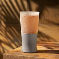 Verre à bière rafraîchissant à double paroi de conception moderne Tasse à café en verre européen à double paroi
