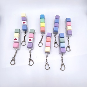 Porte-clés mécanique carré à quatre touches, anti-stress, en PVC, couleurs macaron, jouet coloré, vente en gros, best-seller - Product Image 6