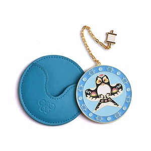 Pin de Solapa Portátil de Forma Redonda con Esmalte Suave, Logotipo Personalizado, Diseño de Águila Azul, Compacto de Bolsillo con Dije y Estuche Azul - Product Image 1