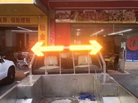 Feux stroboscopiques à double flèche LED jaunes étanches IP56 en aluminium et plastique avec alimentation solaire/CC 20W Durée de vie de 7 à 10 ans