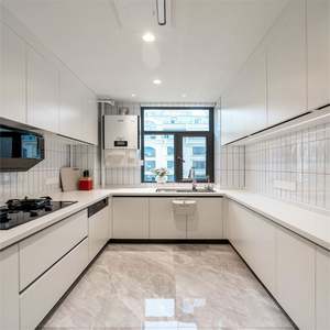 Gabinetes de Cocina Modulares de Diseño Original, Estilo Libre, Personalizados, con Acabado Mate, Madera Sólida, Sistema de Cierre Automático - Product Image 1