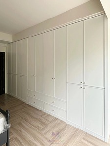 Système d'armoires shaker blanches de luxe pour grandes vestiaires, meubles encastrés contemporains avec finitions haut de gamme - Product Image 3