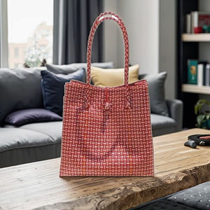 Sacs à main adultes pour femmes de haute qualité, respectueux de l'environnement, design de tissage unique fabriqué en plastique recyclé, sacs en gros Sembagi rouge - Product Image 3