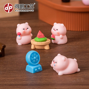 ตุ๊กตาหมูเปปป้าพิกขนาดเล็ก ของตกแต่งสัตว์ทำจากเรซิ่น สำหรับตกแต่งโต๊ะทำงานและรถยนต์ - Product Image 3