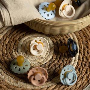 Nouveaux produits pour bébé Attache de sublimation Tetine Silicone Bib Sans BPA <span class=keywords><strong>Tétine</strong></span> <span class=keywords><strong>en</strong></span> <span class=keywords><strong>caoutchouc</strong></span> <span class=keywords><strong>naturel</strong></span> souple Sucette pour bébé pour nouveau-né - Product Image 3