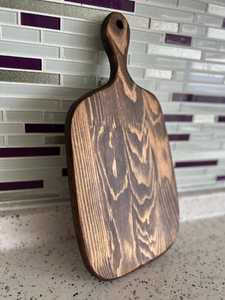 Planche à découper en bois artisanale avec une construction en bois d'acacia et en bois de manguier offrant une durabilité écologique - Product Image 3