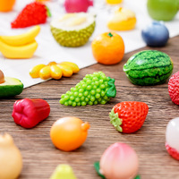 Accesorios DIY: Pequeños Adornos Colgantes de Resina de Color Sólido con Forma de Frutas (Durazno, Uvas) para Manualidades y Transmisiones en Vivo