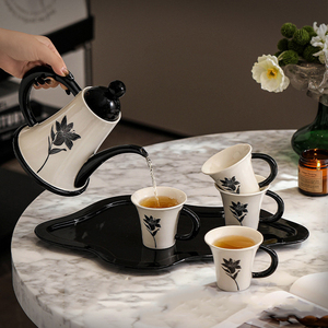 ชุดกาแฟและชาสไตล์ฝรั่งเศสแบบคลาสสิก ชุดถ้วยชาเซรามิกและกาน้ำชา ชุดของขวัญชา - Product Image 1