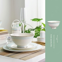 Service de vaisselle en porcelaine fine pour la maison, compatible micro-ondes, personnalisable, coffret cadeau, style européen simple, bols en porcelaine fine à motifs en relief dorés
