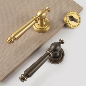 ลูกบิดประตูสีทองสำหรับประตูภายในไม้หลักหรูหราทันสมัยแตกต่างกัน - Product Image 2