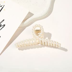 Pinces <span class=keywords><strong>à</strong></span> cheveux en perles de grande taille de qualité supérieure avec une prise ferme, conçues pour les chignons et les queues de cheval <span class=keywords><strong>à</strong></span> l'arrière de la tête, élégantes pour tous les jours pour les femmes - Product Image 4