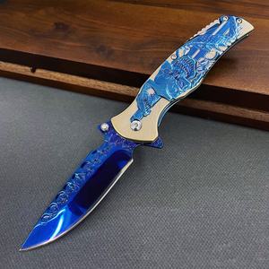 Couteau d'autodéfense de style mode, en acier inoxydable, avec crâne 3D en relief, finition titane, lame à pointe crantée, longueur totale 20,5 cm - Product Image 5