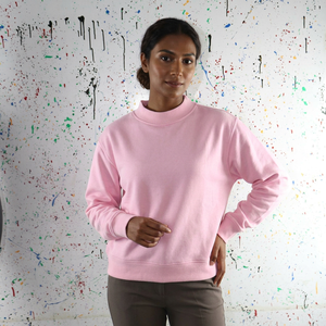 Sudadera rosa bebé lisa con cuello alto simulado, logotipos personalizados Finer Threads, 100% algodón, bordado aplicado, cuello ancho, ropa de hermandad. - Product Image 1