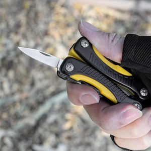 Alicates Multiherramienta Plegables con Cuchillo de Acero, Equipo de Supervivencia Táctica Portátil para Caza y Camping, Alicates Combinados, Herramienta para Exteriores - Product Image 4