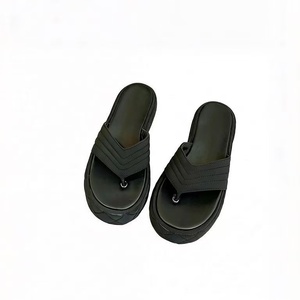 Nouvelles sandales d'été de marque de créateur à talon compensé avec boucle métallique, luxueuses, tendance, à semelle épaisse et respirantes pour la plage - Product Image 5