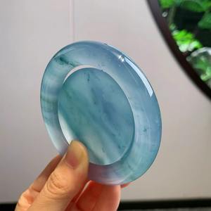 سوار من اليشم البورمي الطبيعي النادر من الدرجة الأولى، يشم أزرق شفاف كالثلج مع زهور عائمة - Product Image 4