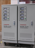 Régulateur de tension triphasé en cuivre SVC/TNS 30KVA/20KVA AVR Stabilisateur de tension automatique 280V-430V Affichage LCD 97% d'efficacité