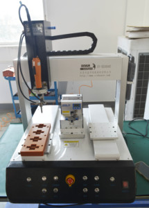 Máy đóng mở vít đa chức năng tự động 5 trục cho màn hình và nắp kính - Product Image 3